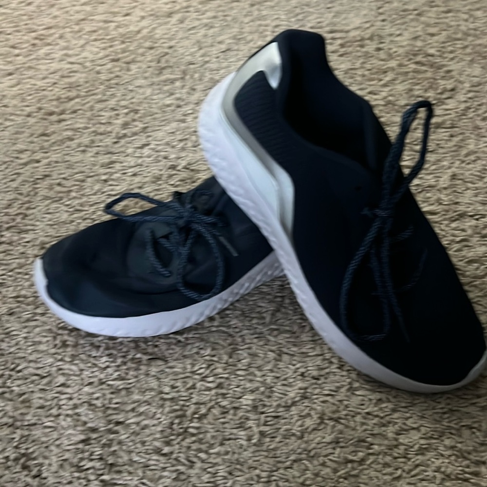 Walking sneakers